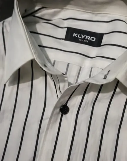 XL white stripes shirts models.webp